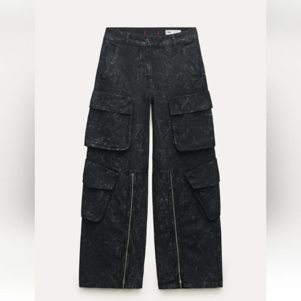 Zara Relaxed Mid Rise Cargo Utility jeans